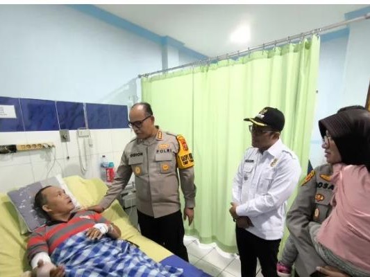 Kapolrestabes Medan Kombes Gidion Arif Besuk Kepling Korban Penusukan Wanita ODGJ